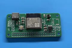 焊好的第一块自画板：树莓派 Zero 外形的 ESP32-C3，蓝色焊垫上的正面照